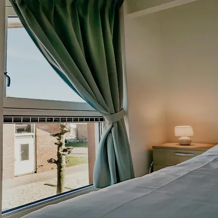 בית נופש In Waterpark With Private Jetty Uitgeest