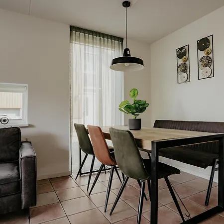 בית נופש In Waterpark With Private Jetty