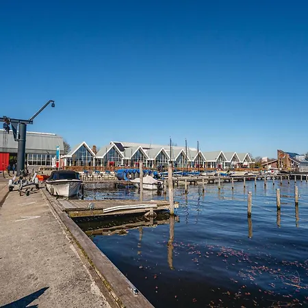 בית נופש In Waterpark With Private Jetty Uitgeest