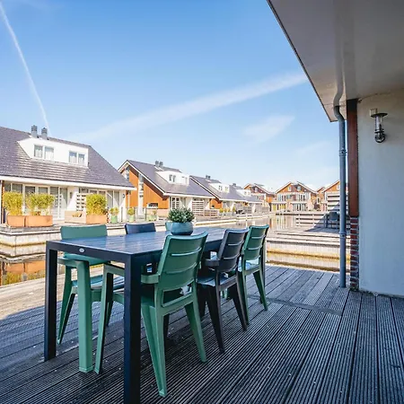 בית נופש In Waterpark With Private Jetty Uitgeest