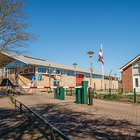 בית נופש In Waterpark With Private Jetty Uitgeest