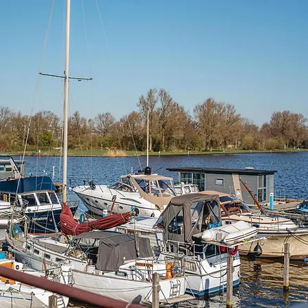 בית נופש In Waterpark With Private Jetty