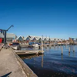 Holiday home In Waterpark With Private Jetty Uitgeest
